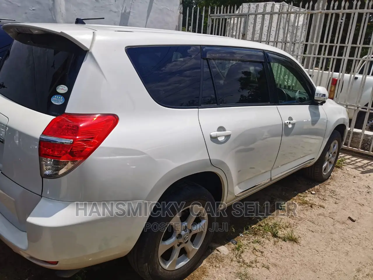Toyota Vanguard 2010 White