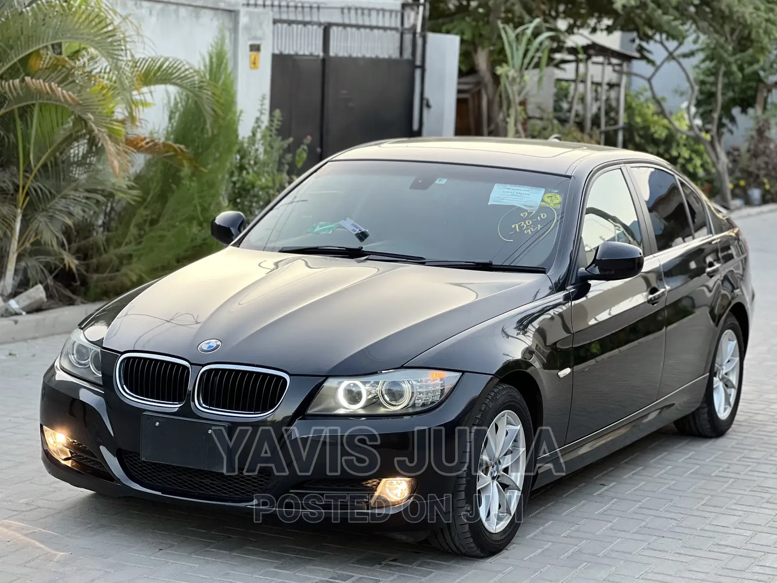 BMW 320i 2010 Black