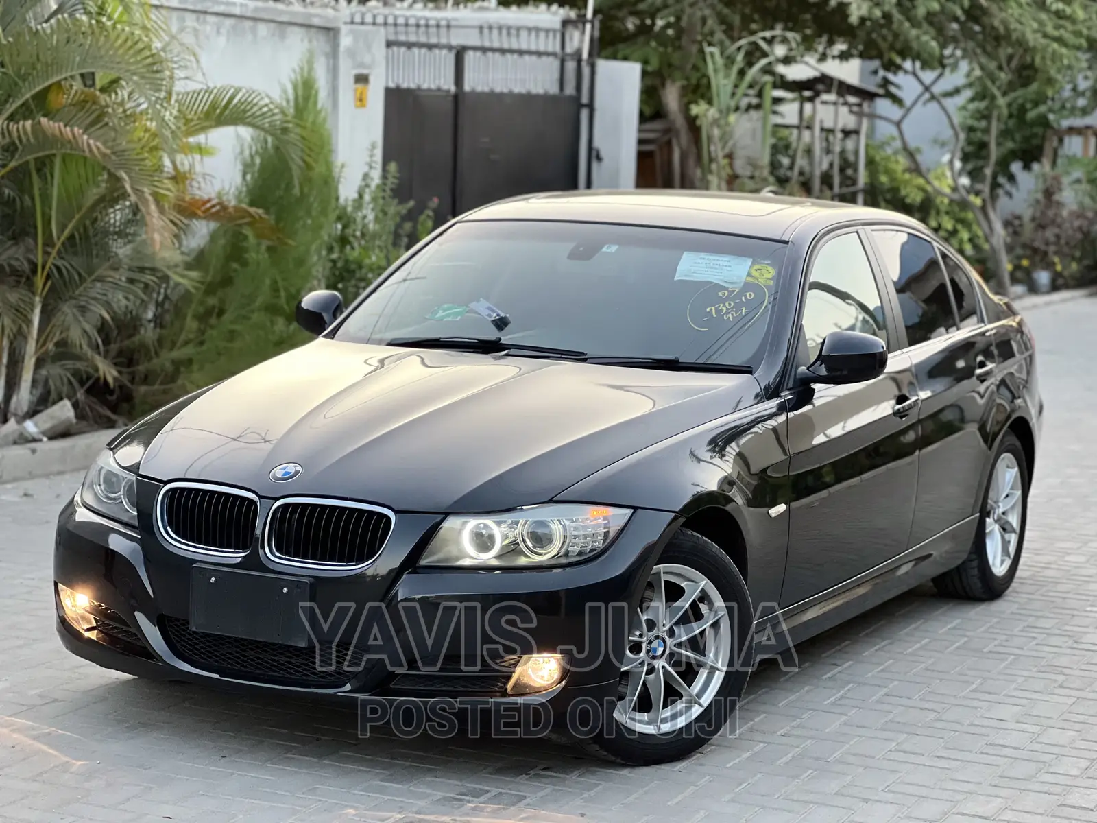 BMW 320i 2010 Black