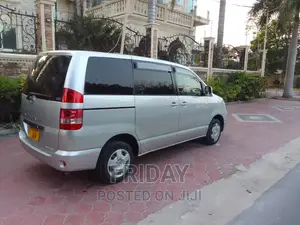 Toyota Noah 2.0 AWD (8 Seater) 2004 Silver