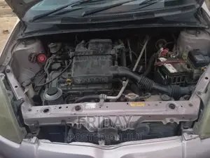 Toyota Vitz 1.0 FWD 5dr 2004 Pink