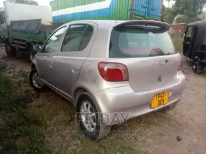 Toyota Vitz 1.0 FWD 5dr 2004 Pink
