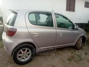Toyota Vitz 1.0 FWD 5dr 2004 Pink