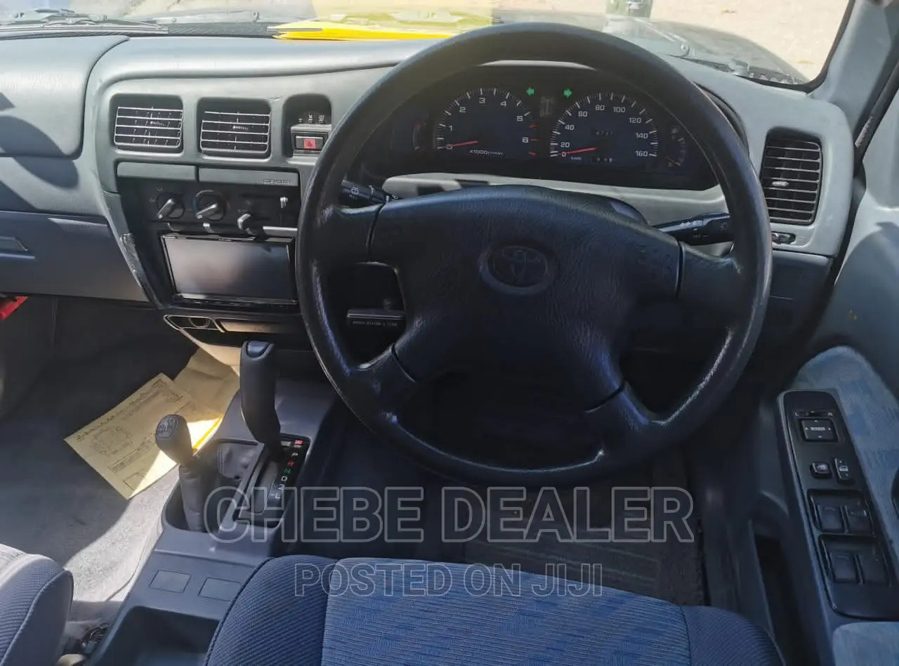 Toyota Hilux 2001 Black