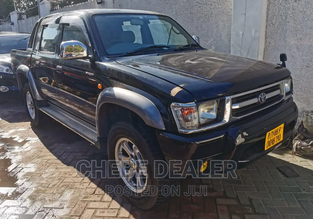 Toyota Hilux 2001 Black