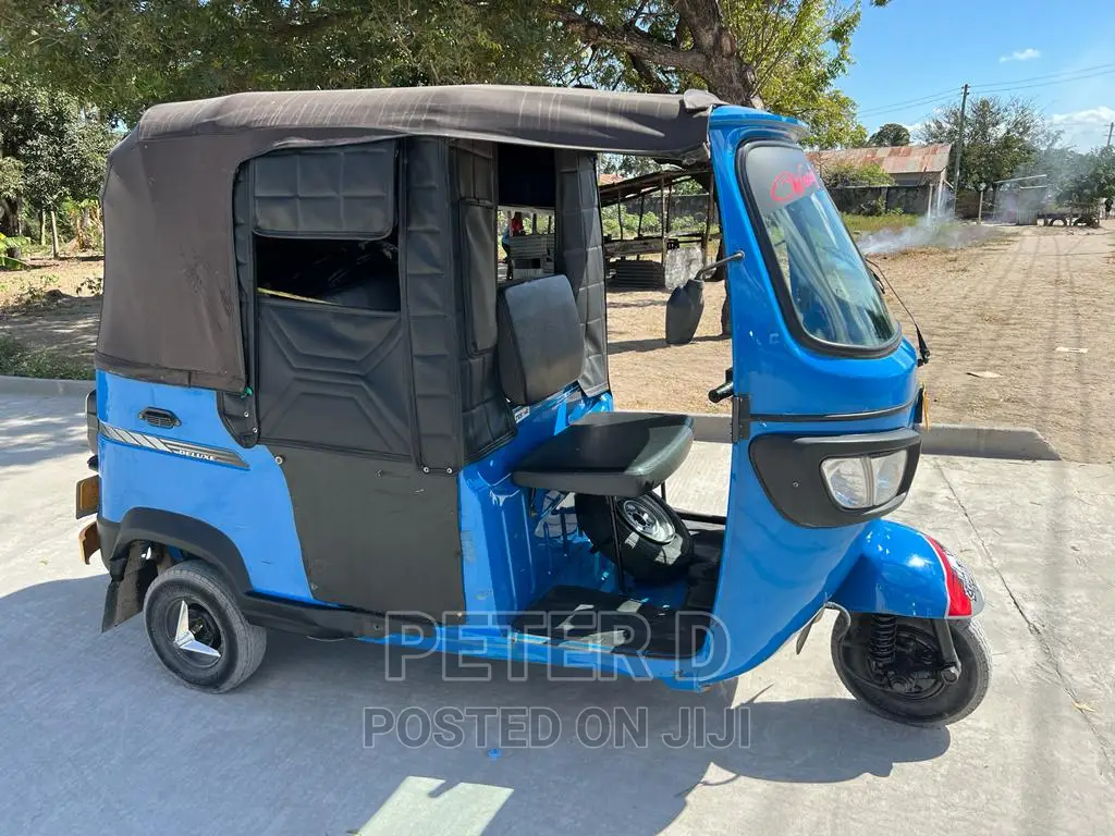 TVS King Cargo 2023 Beige
