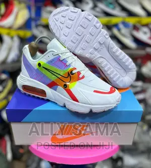 NIKE Sneakers