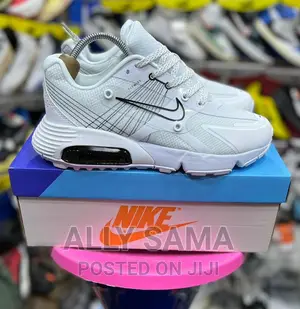 NIKE Sneakers