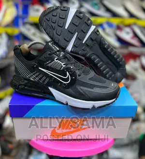 NIKE Sneakers