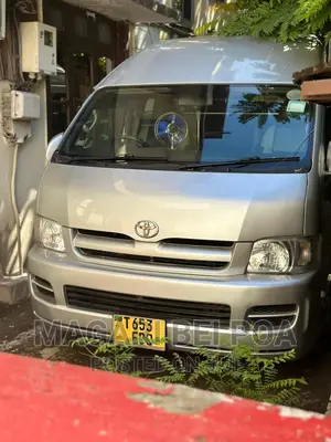 Toyota Quantum 2018 Silver