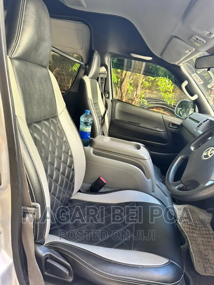 Toyota Quantum 2018 Silver