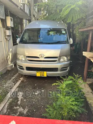 Toyota Quantum 2018 Silver