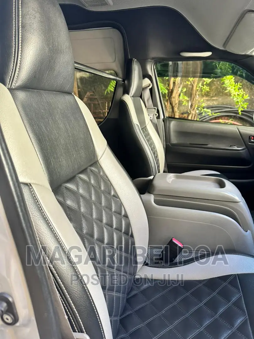Toyota Quantum 2018 Silver
