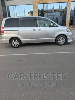 Toyota Noah 2.0 AWD (8 Seater) 2004 Silver