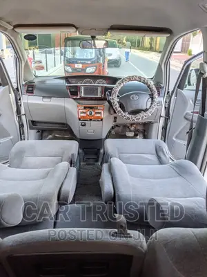 Toyota Noah 2.0 AWD (8 Seater) 2004 Silver