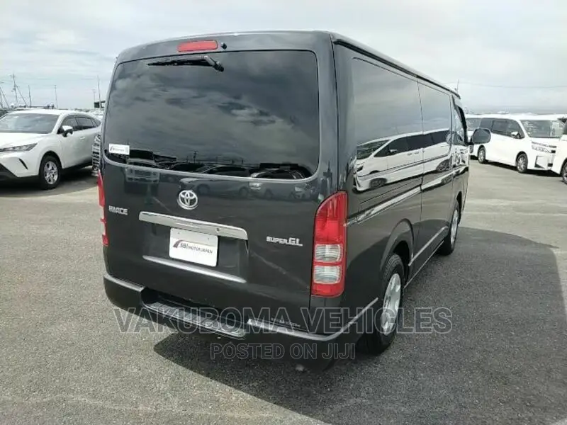 Toyota HiAce 2007 Grey