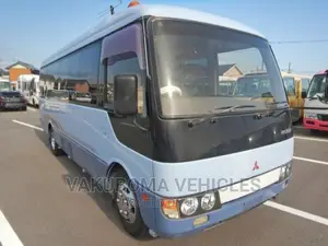Mitsubishi Fuso Rosa 2000 Blue