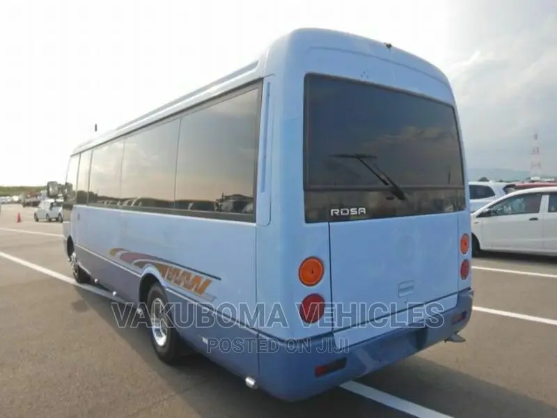 Mitsubishi Fuso Rosa 2000 Blue