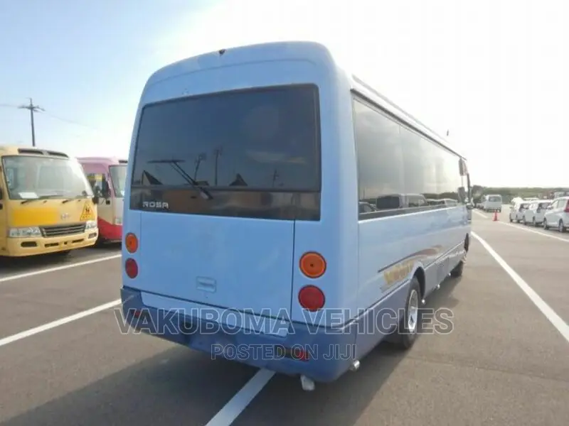 Mitsubishi Fuso Rosa 2000 Blue