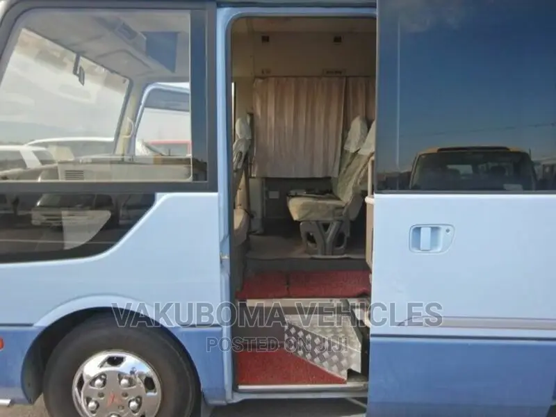 Mitsubishi Fuso Rosa 2000 Blue
