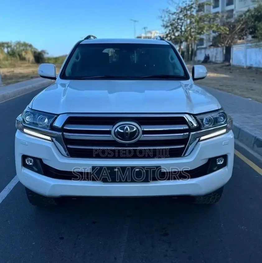 Toyota Land Cruiser 4.5 V8 VXR 2020 White