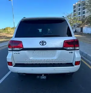 Toyota Land Cruiser 4.5 V8 VXR 2020 White
