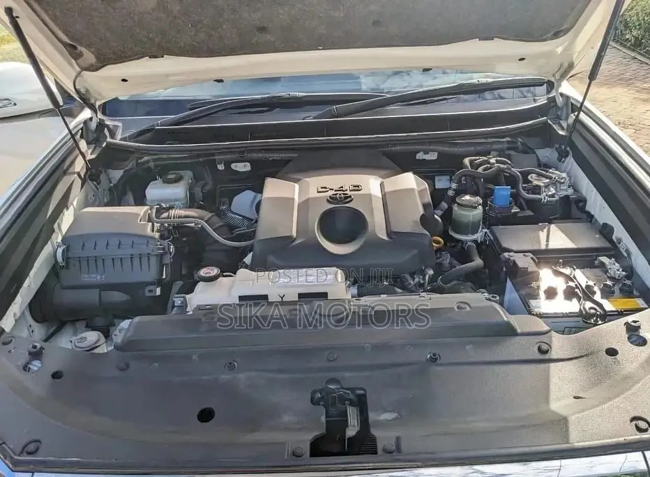 Toyota Land Cruiser 4.5 V8 VXR 2020 White