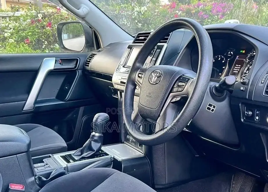 Toyota Land Cruiser 4.5 V8 VXR 2020 White