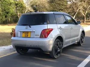 Toyota IST 2004 Silver