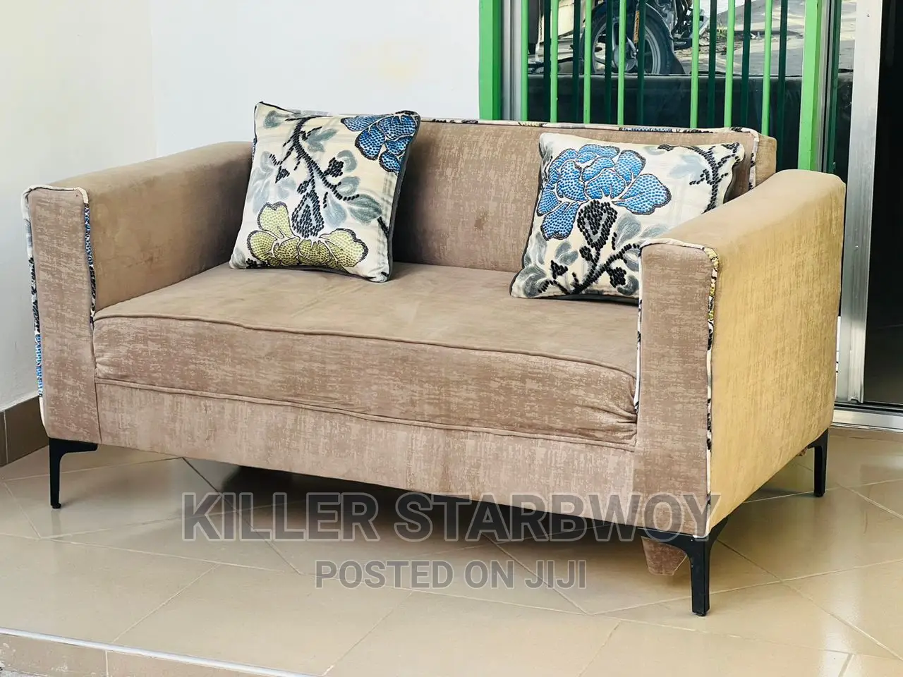 Sofa Ya Watu Wawili Zuri Sana