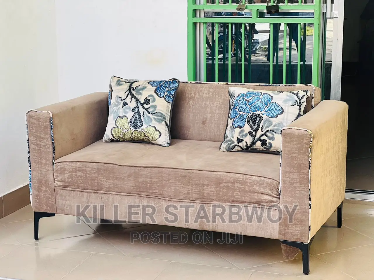 Sofa Ya Watu Wawili Zuri Sana