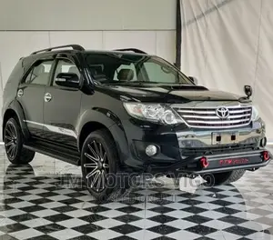 Photo - Toyota Fortuner 2013 Black