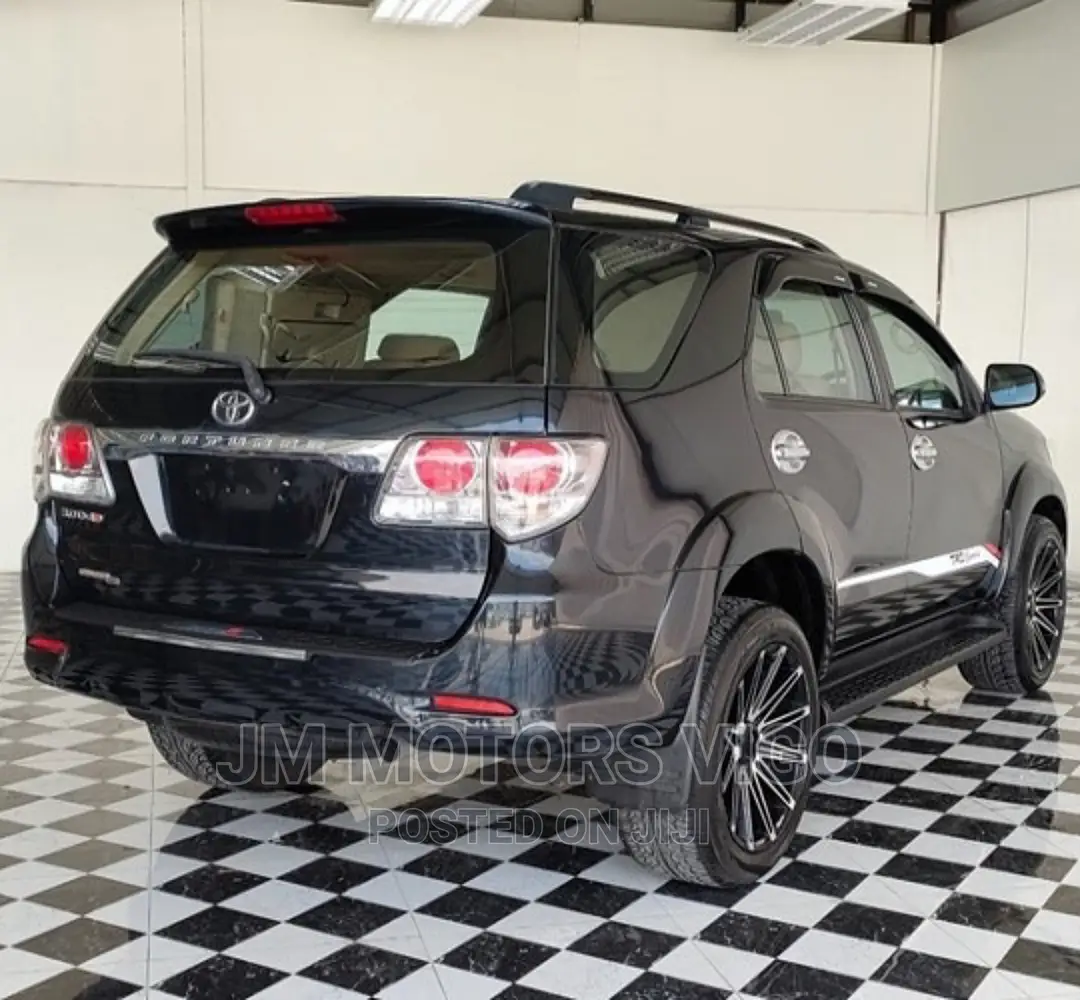 Toyota Fortuner 2013 Black