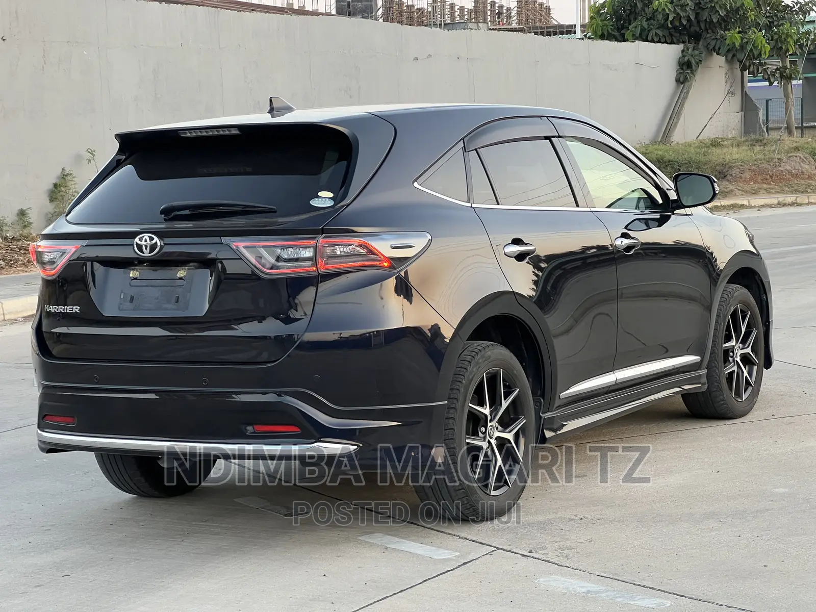 Toyota Harrier 2.0 2016 Black