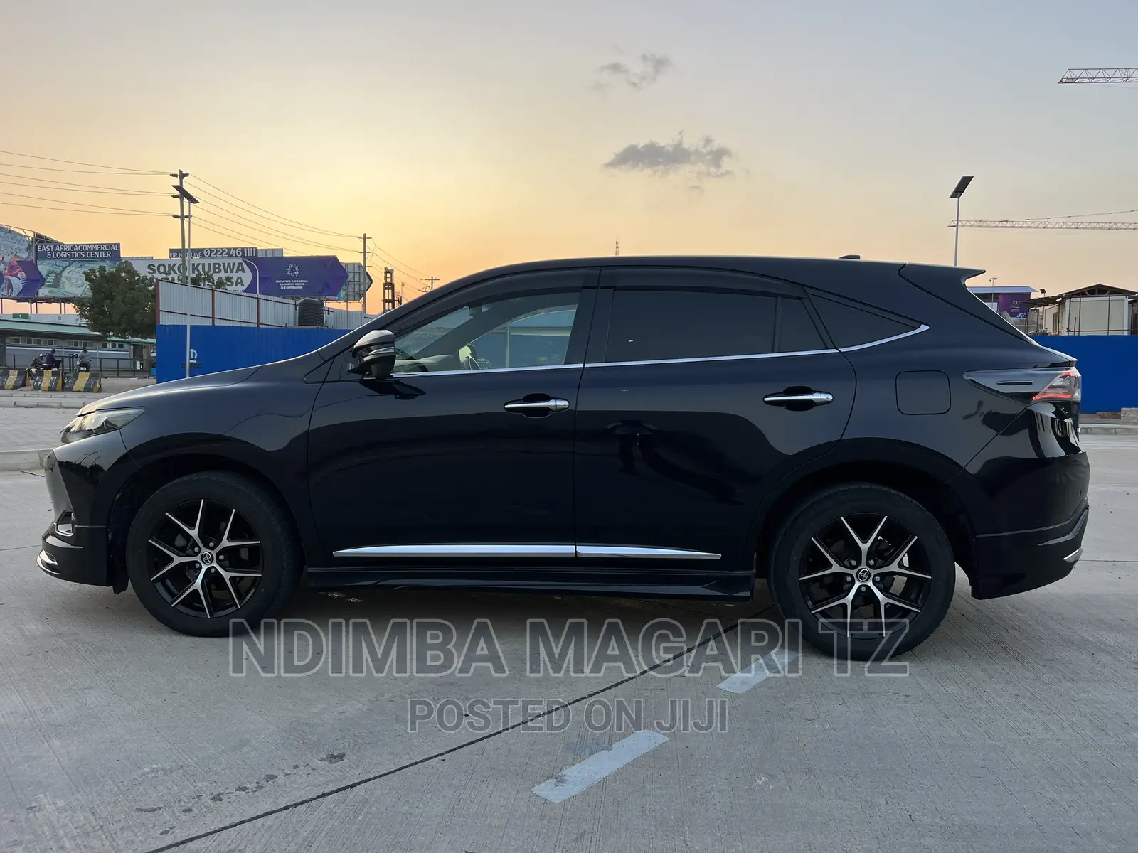 Toyota Harrier 2.0 2016 Black