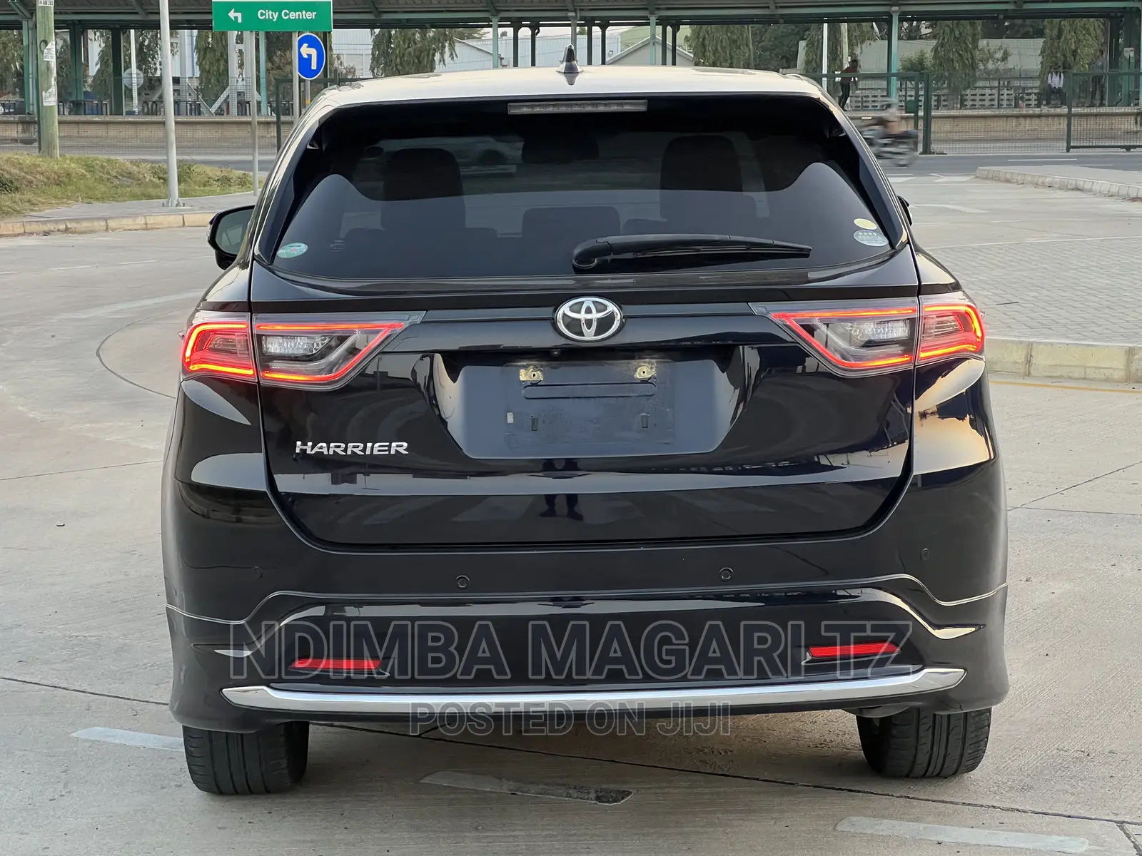 Toyota Harrier 2.0 2016 Black