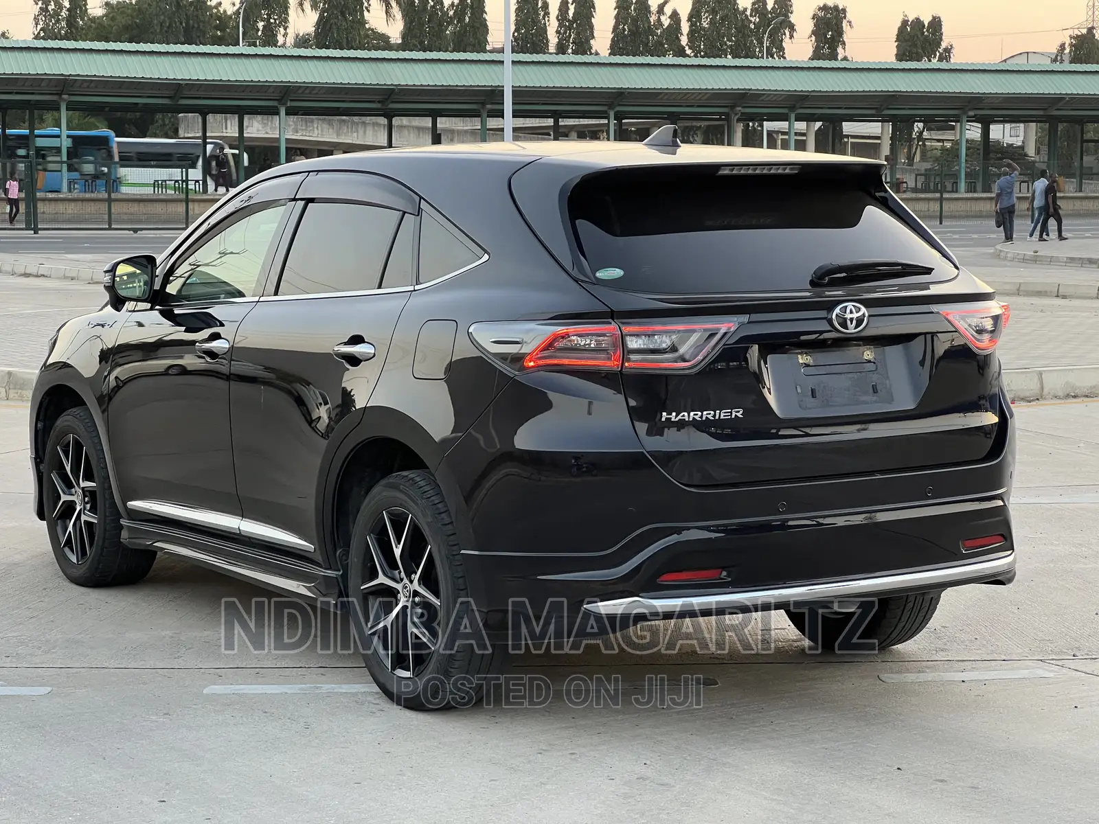 Toyota Harrier 2.0 2016 Black