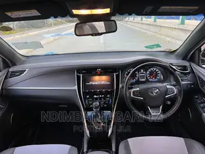 Toyota Harrier 2.0 2016 Black