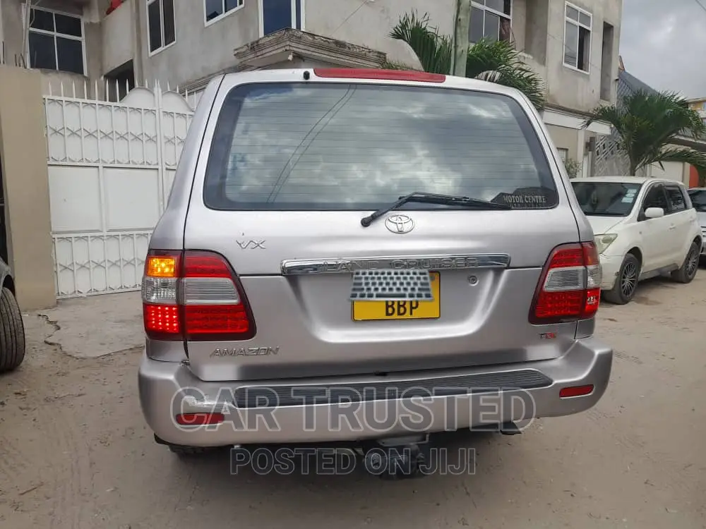 Toyota Land Cruiser HDJ 100 2004 Silver