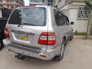 Toyota Land Cruiser HDJ 100 2004 Silver