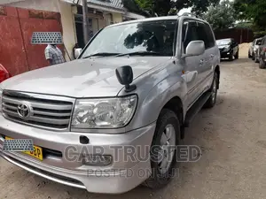 Toyota Land Cruiser HDJ 100 2004 Silver