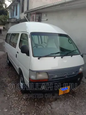 Toyota HiAce 2000 White
