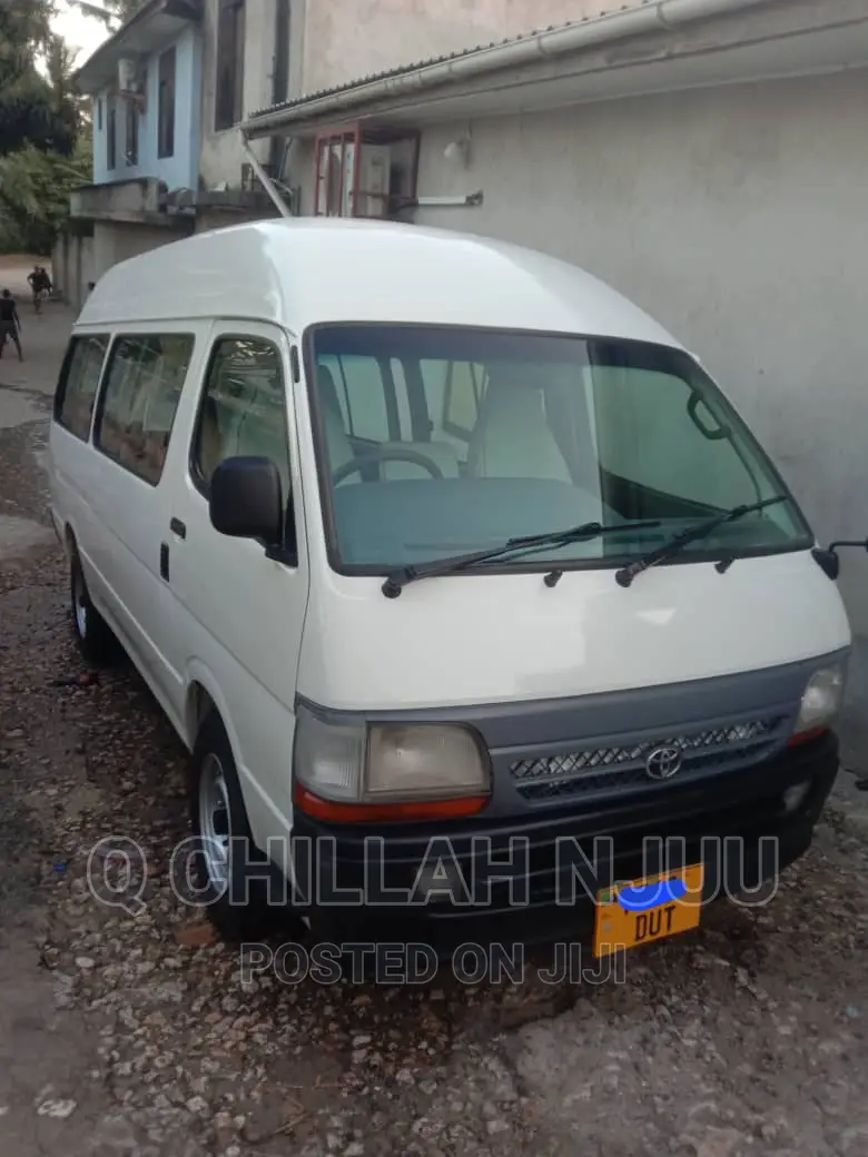 Toyota HiAce 2000 White
