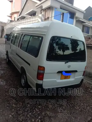 Toyota HiAce 2000 White