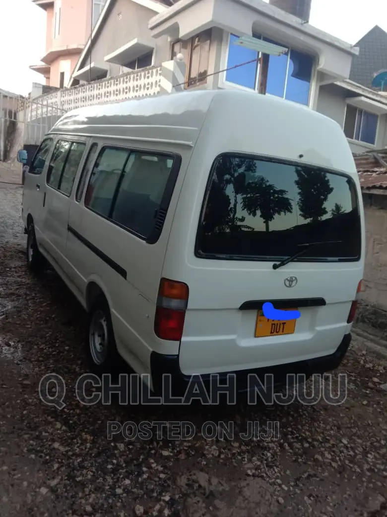 Toyota HiAce 2000 White