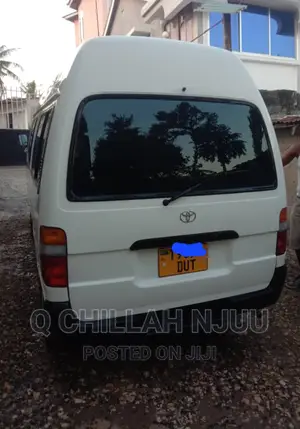 Toyota HiAce 2000 White