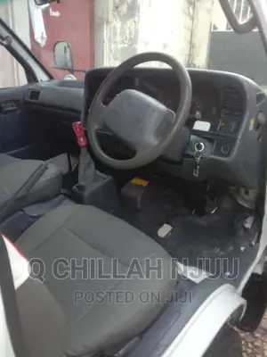 Toyota HiAce 2000 White