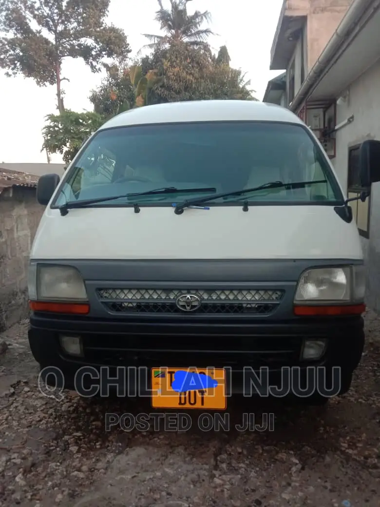 Toyota HiAce 2000 White