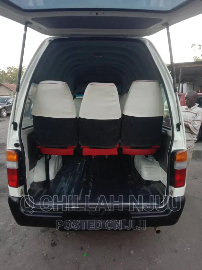 Toyota HiAce 2000 White