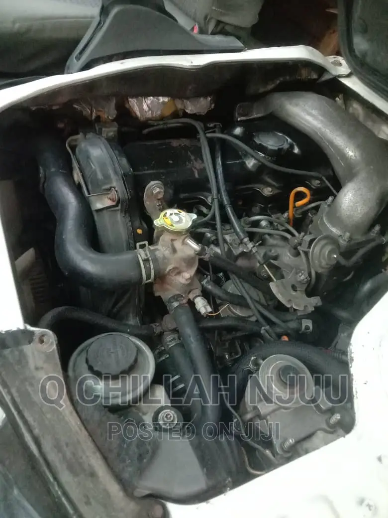 Toyota HiAce 2000 White